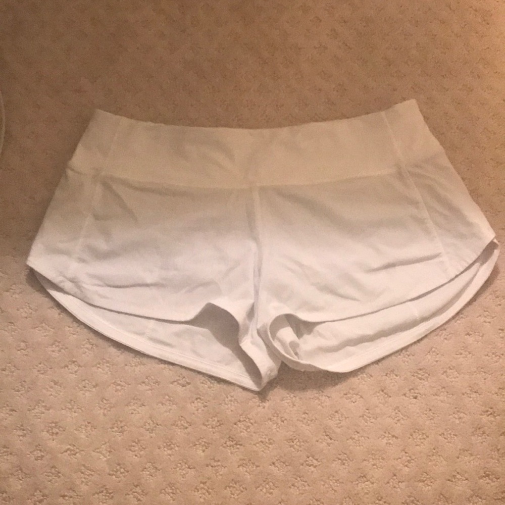 white lululemon speed up shorts size 4, 2.5 inch
